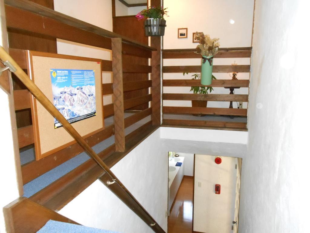 האקובה Pension Nugget Inn מראה חיצוני תמונה